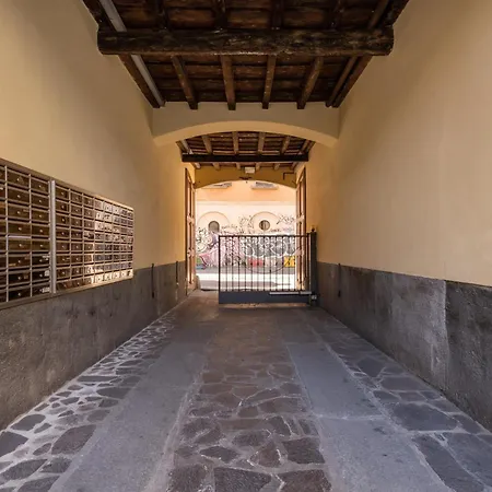 Bricks & Beams In The Key Area Of 밀라노