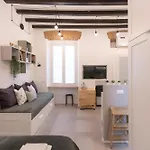 Bricks & Beams In The Key Area Of アパート *
