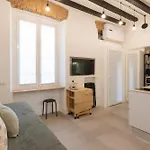 Bricks & Beams In The Key Area Of ミラノ