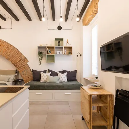Bricks & Beams In The Key Area Of Apartment *