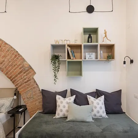 Apartment Bricks & Beams In The Key Area Of *