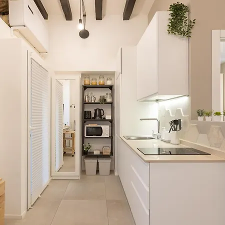 Bricks & Beams In The Key Area Of Apartment